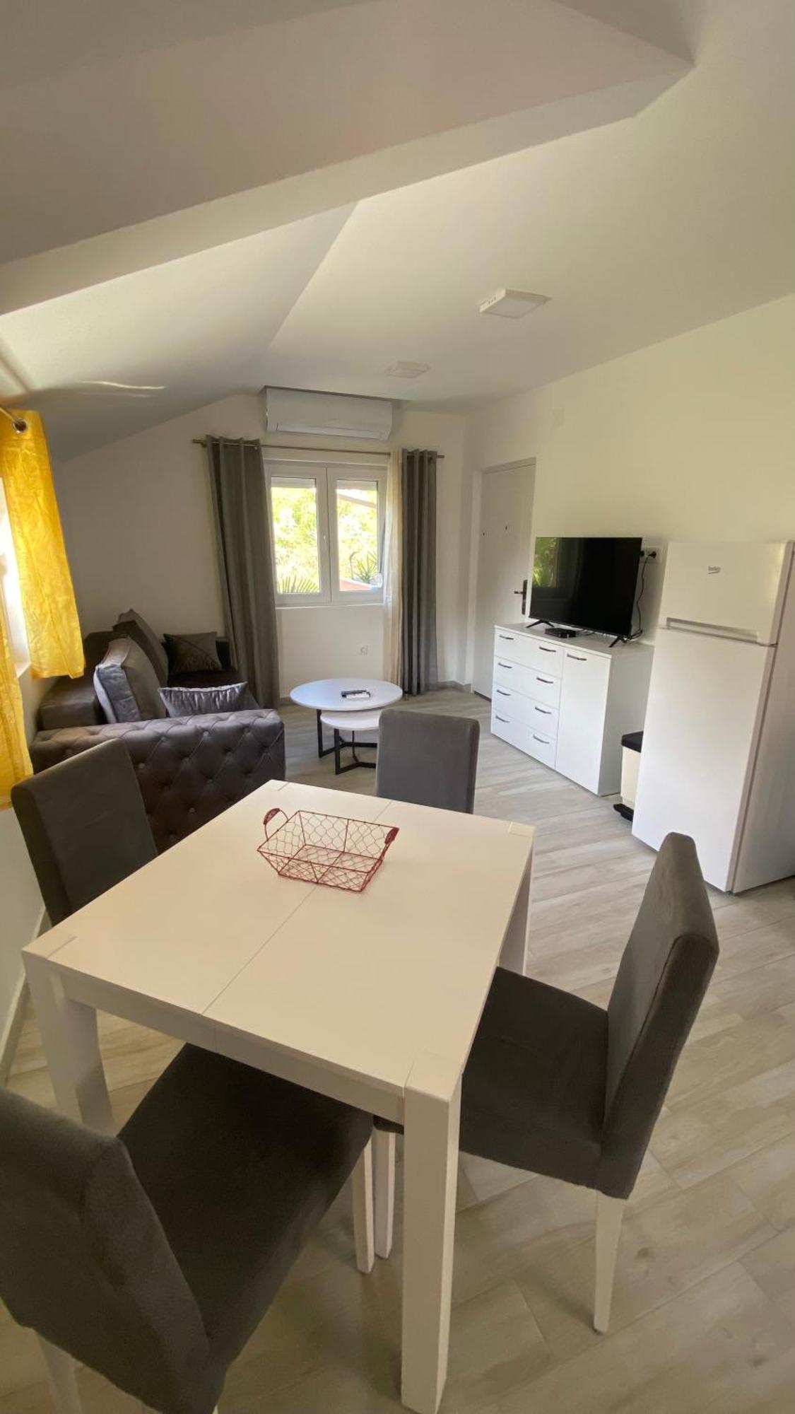 Apartments Two Olives Kotor Bagian luar foto